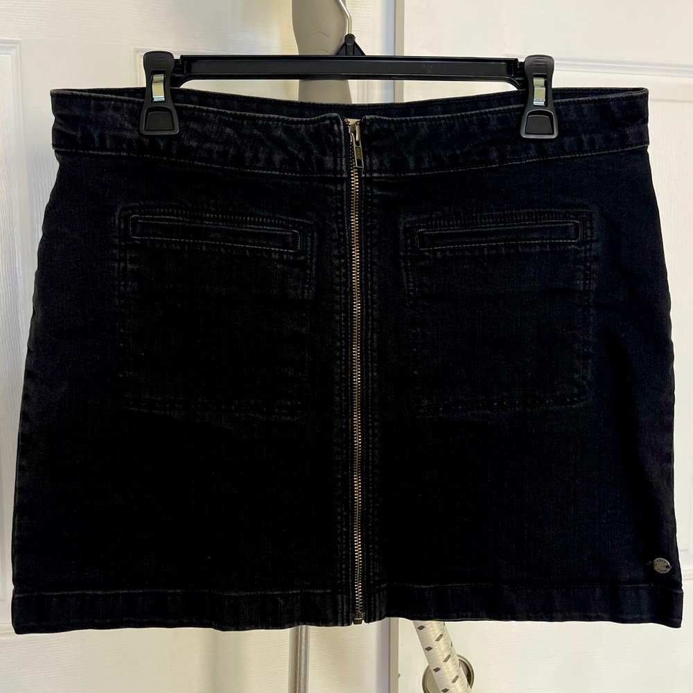 Roxy black denim skirt.